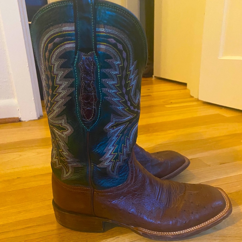 Lucchese size 10
